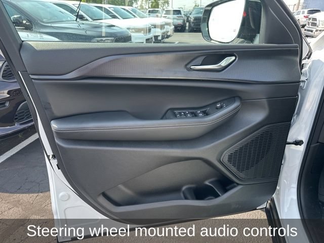 Used 2024 Jeep Grand Cherokee Altitude AWD/4WD image 10
