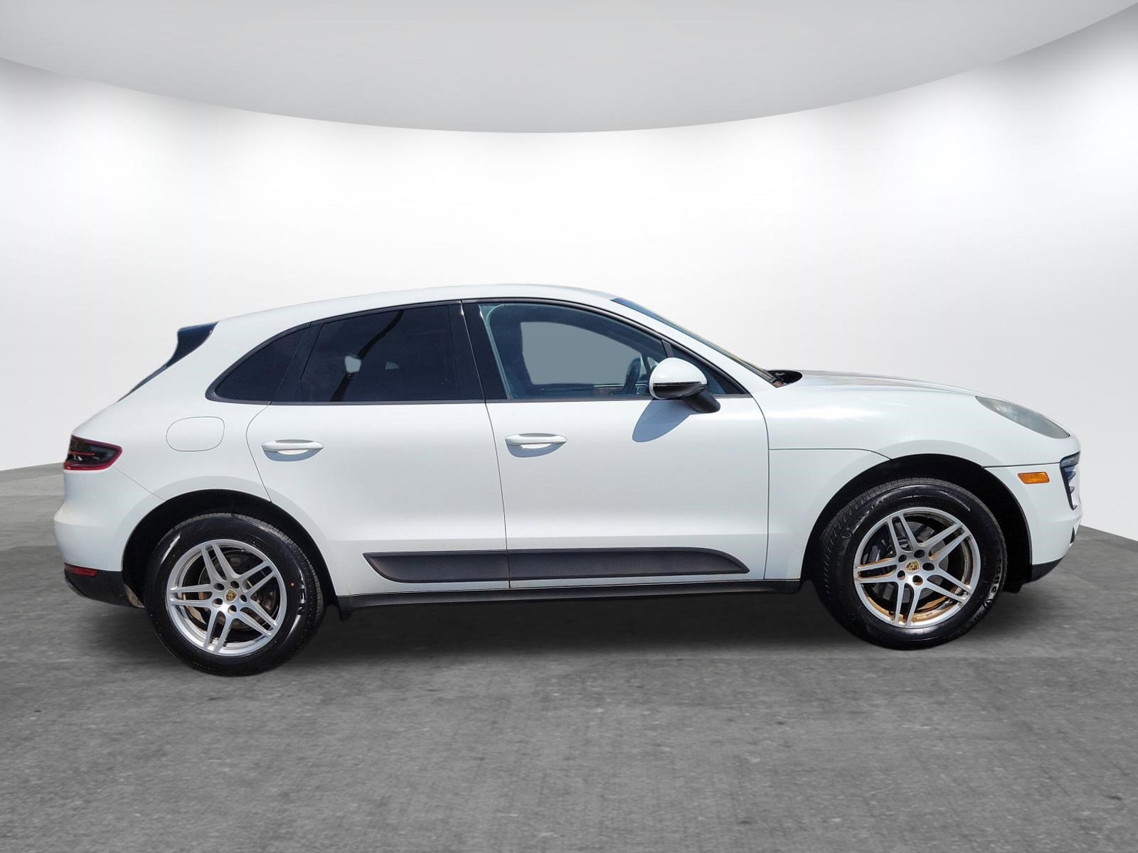 Used 2017 Porsche Macan AWD/4WD image 2