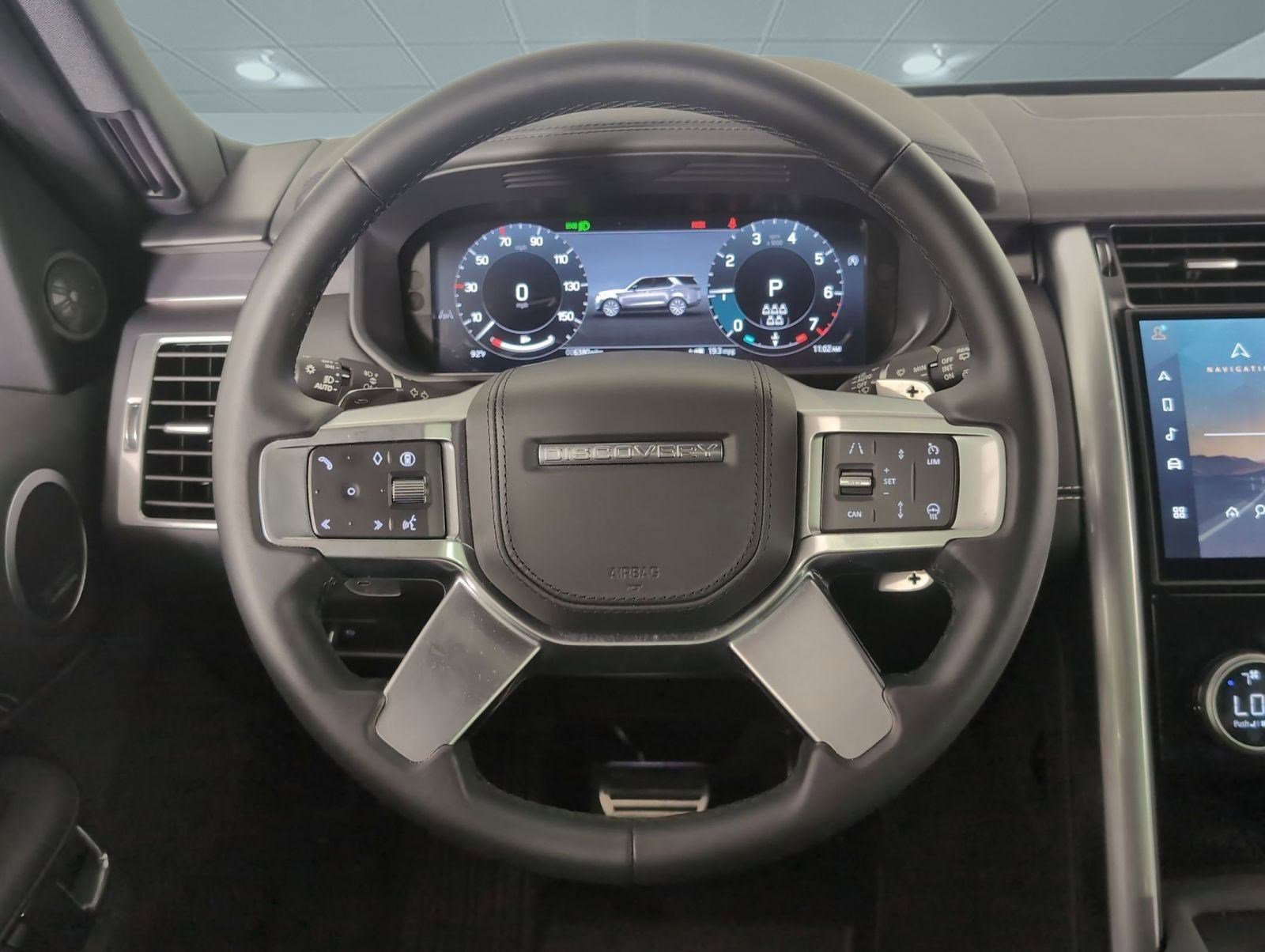 Certified 2025 Land Rover Discovery Metropolitan Edition image 12