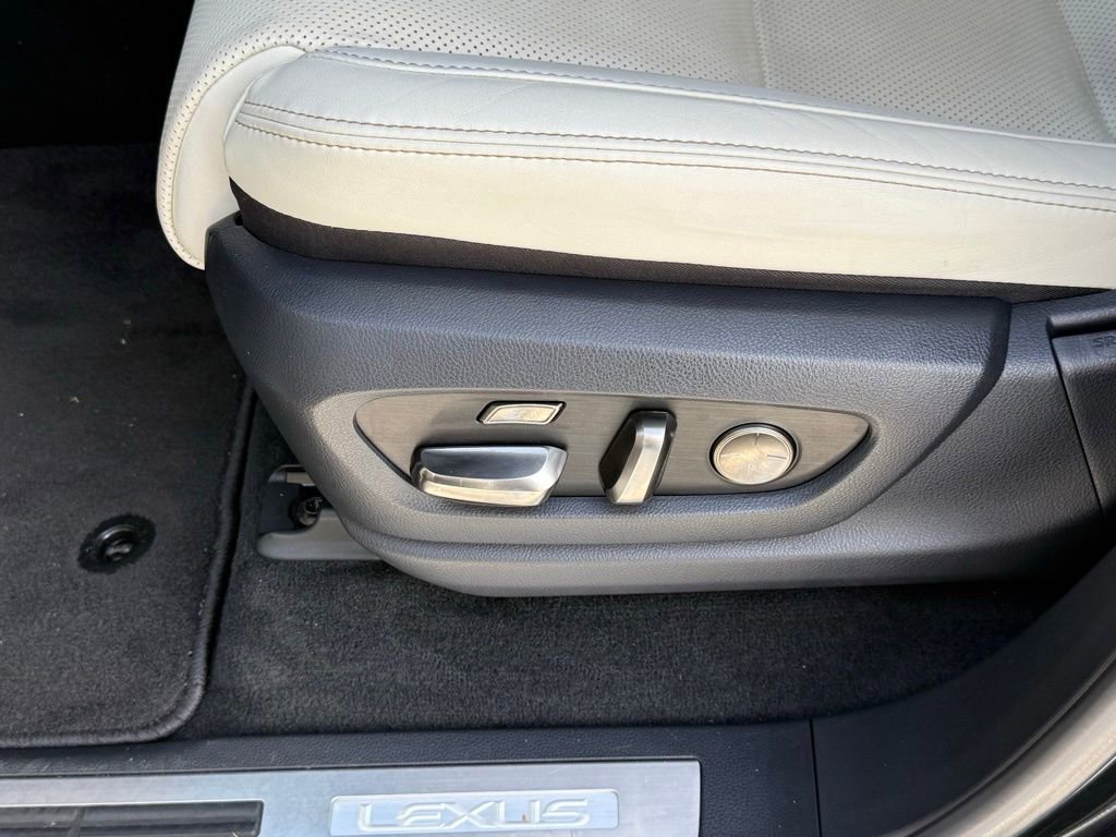 Used 2024 Lexus LX 600 4WD w/ Luxury Package image 12