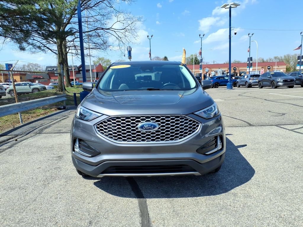 Certified 2023 Ford Edge SEL w/ Convenience Package AWD/4WD image 3