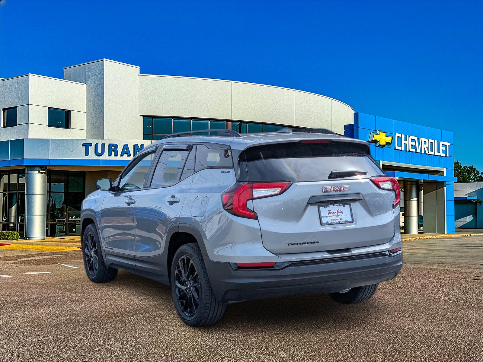 Used 2023 GMC Terrain SLE w/ Driver Convenience Package FWD image 3