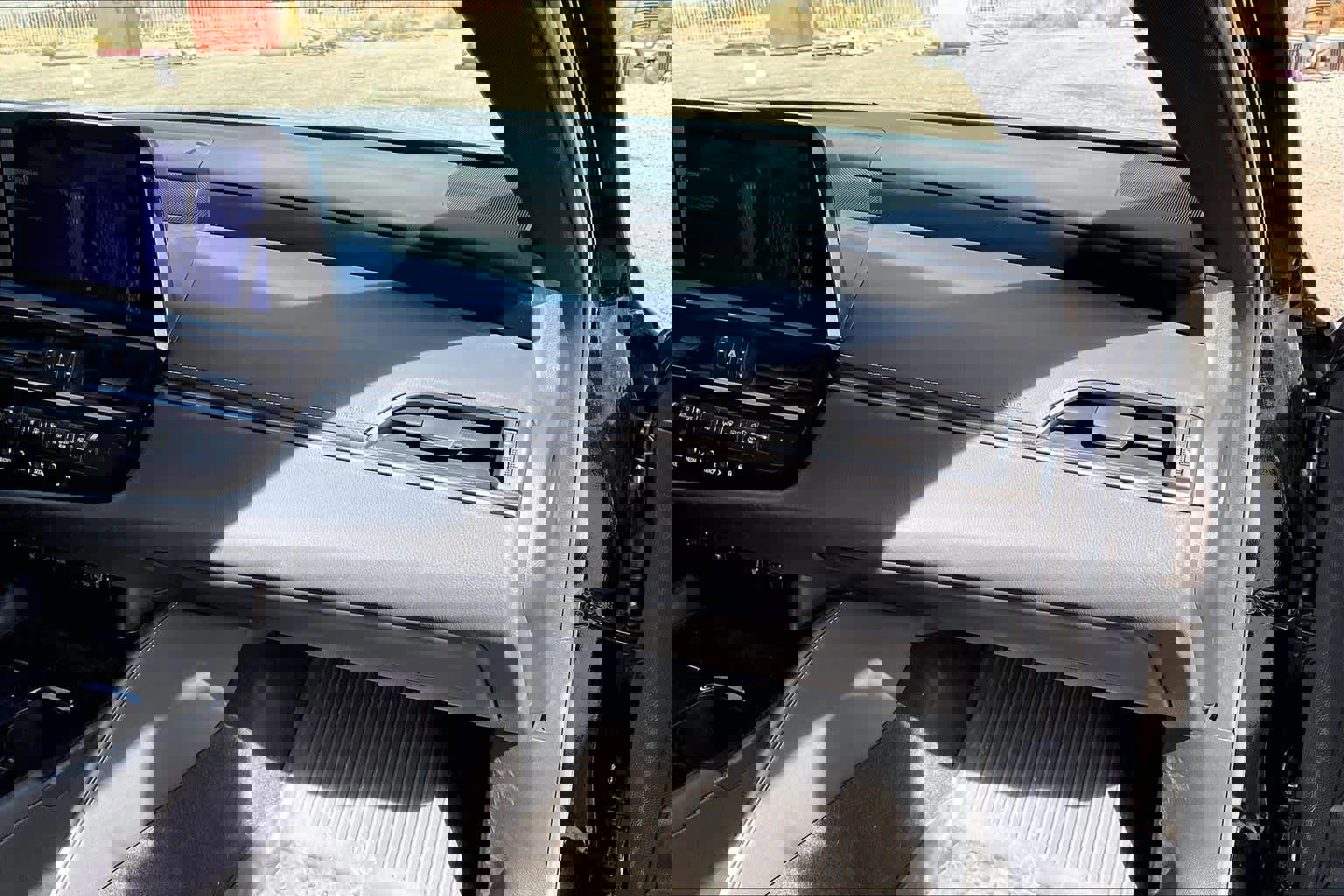 Used 2025 Lexus ES 300h w/ Premium Package image 17