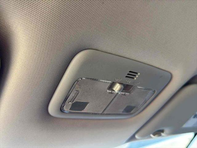 Used 2017 Toyota Corolla LE image 24