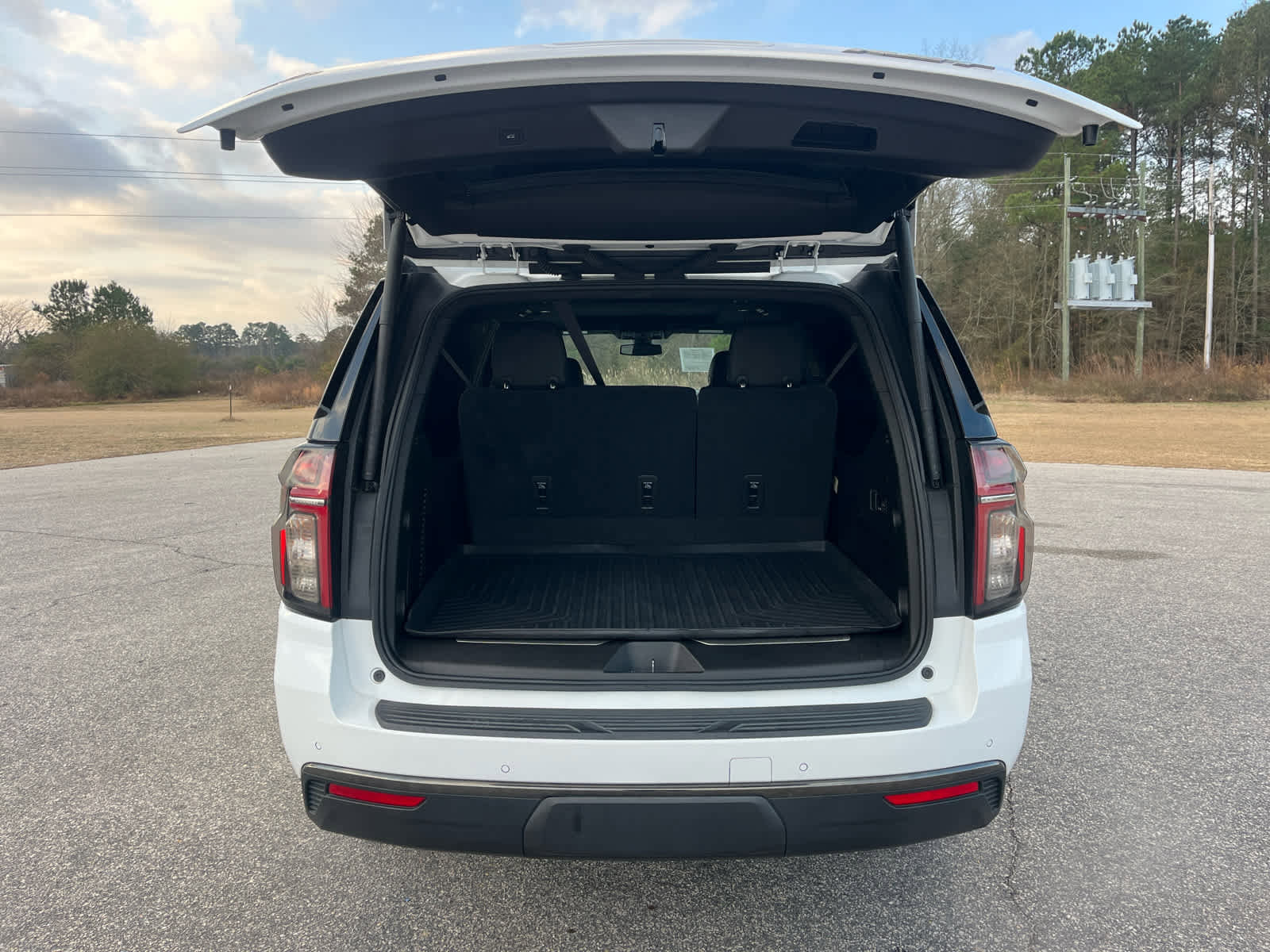 Used 2021 Chevrolet Suburban RST w/ Luxury Package image 15