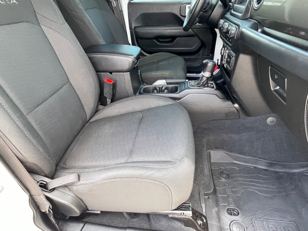 Used 2018 Jeep Wrangler Unlimited Sahara image 10