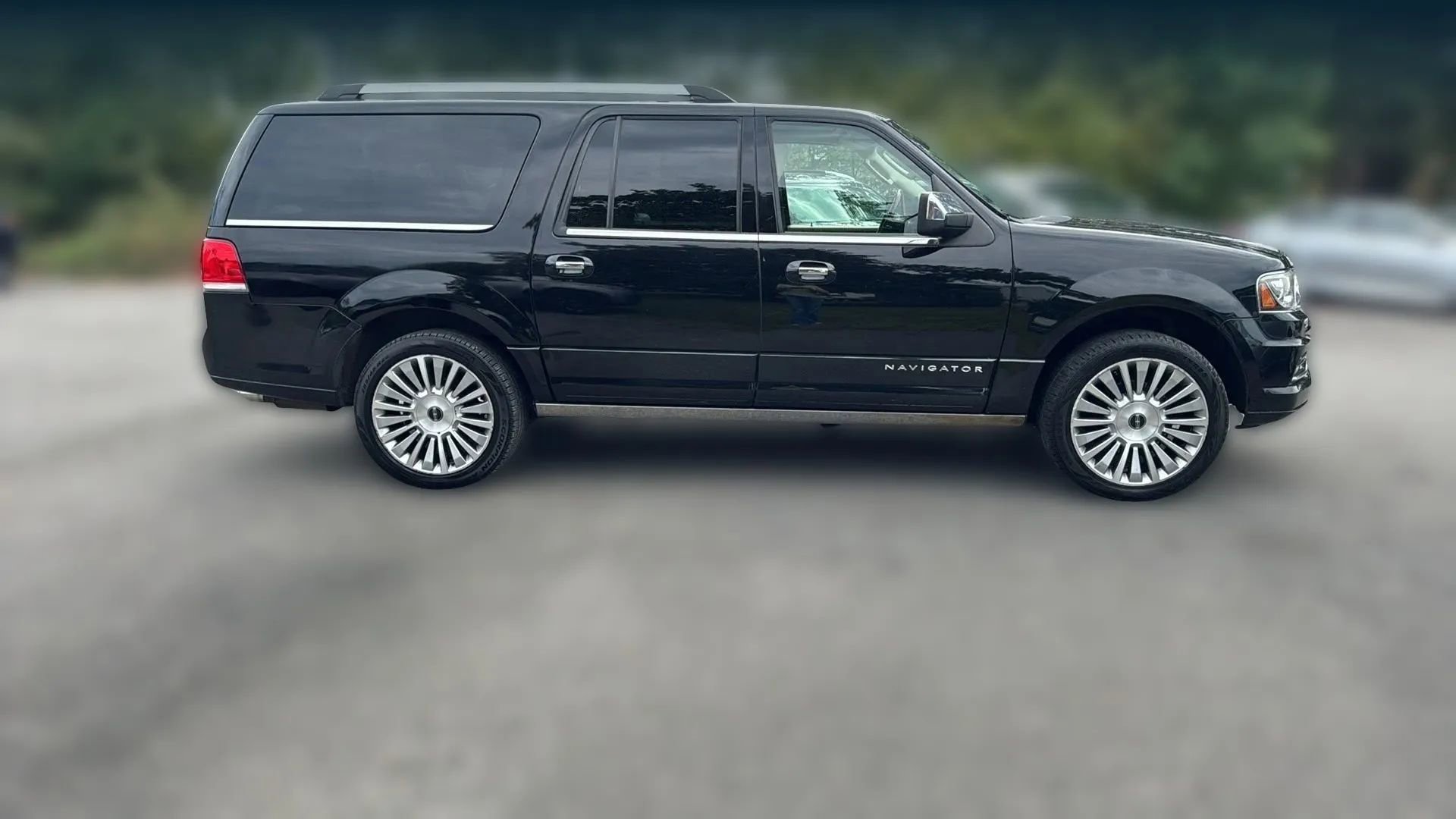 Used 2017 Lincoln Navigator L Reserve image 4