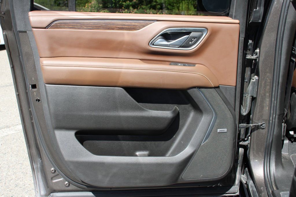 Used 2021 Chevrolet Suburban High Country w/ Premium Package image 38