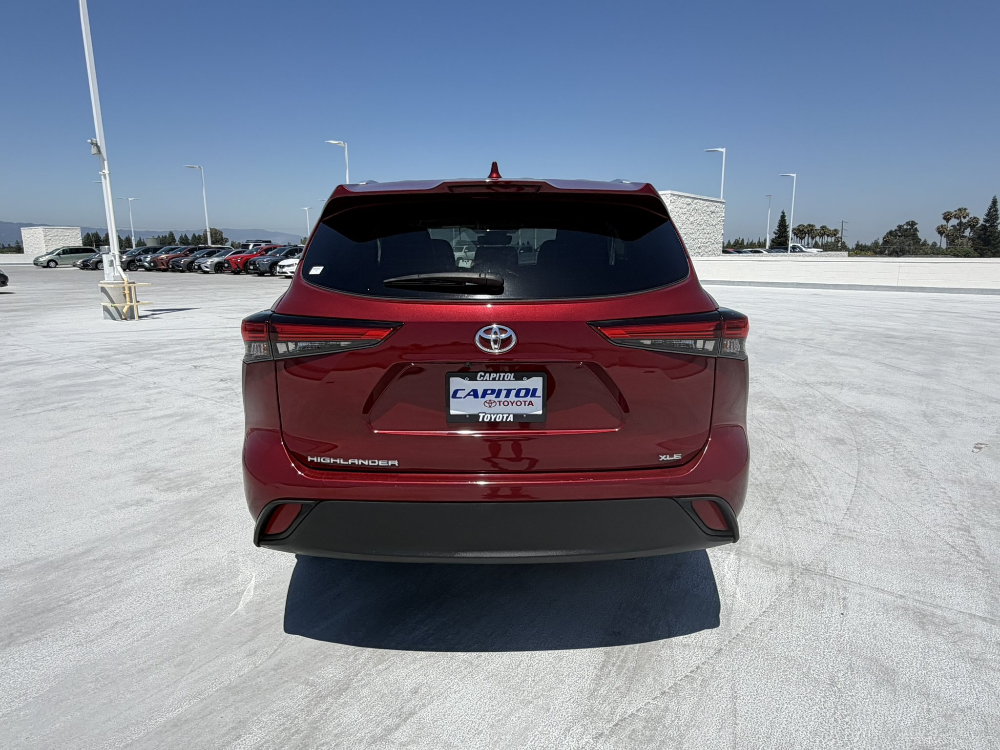 Used 2022 Toyota Highlander XLE FWD image 4