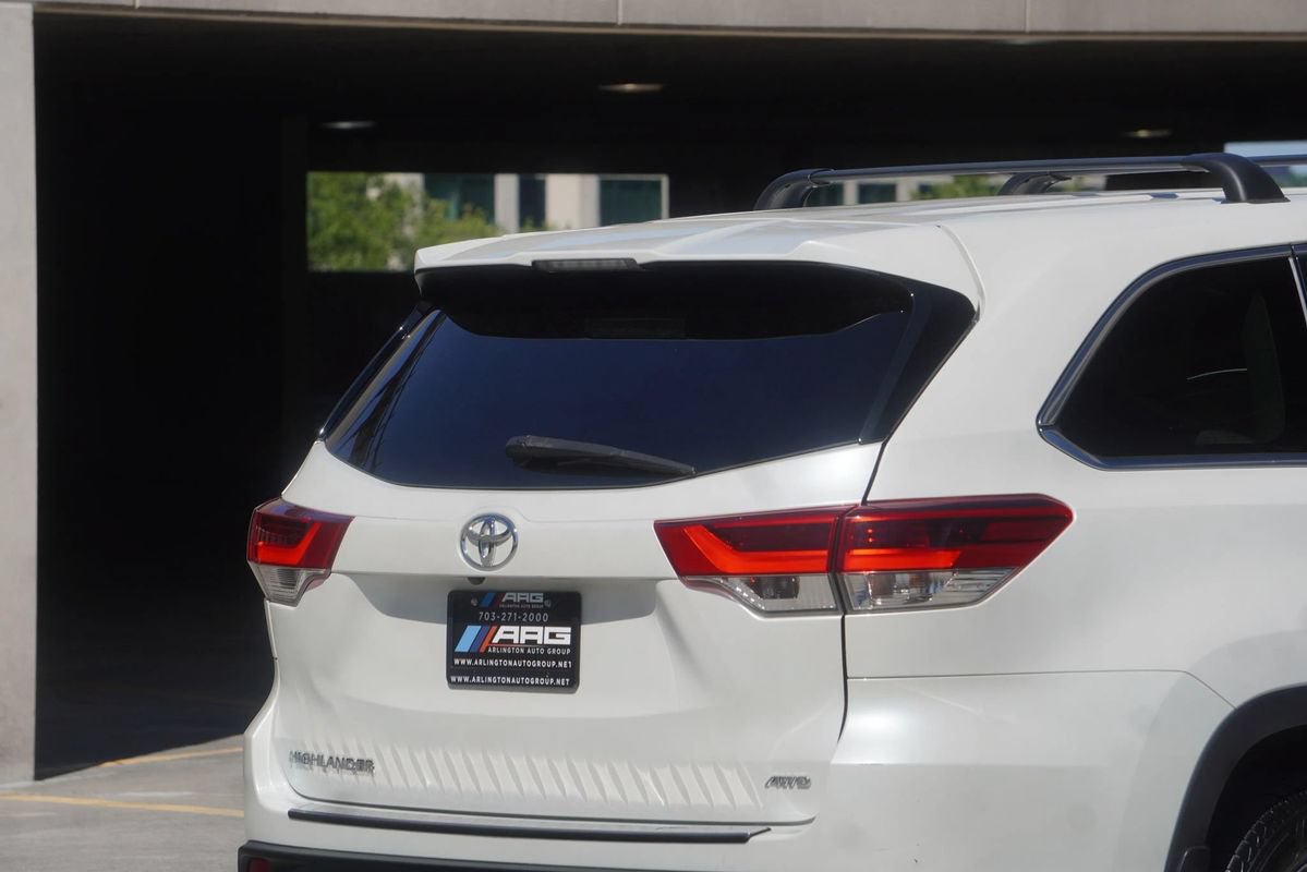 Used 2019 Toyota Highlander LE AWD/4WD image 27