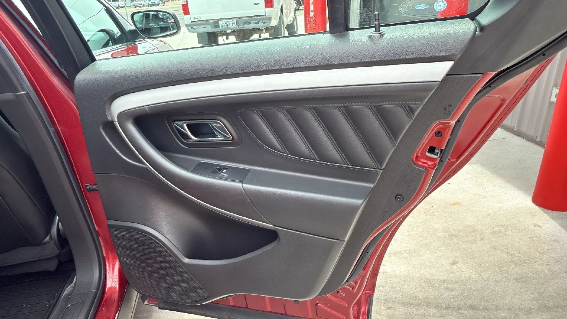 Used 2017 Ford Taurus SEL FWD image 20