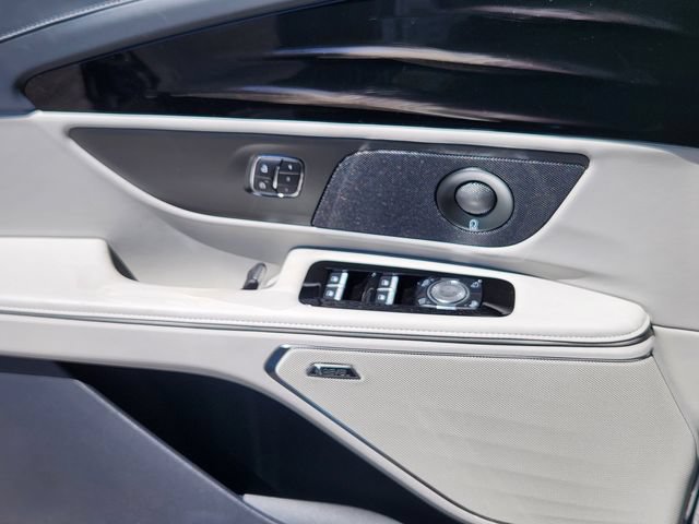 New 2026 Lincoln Nautilus Reserve w/ Jet Appearance Package AWD/4WD image 9