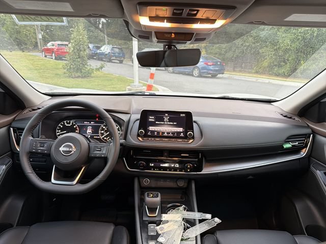 Used 2023 Nissan Rogue SV w/ SV Premium Package FWD image 20