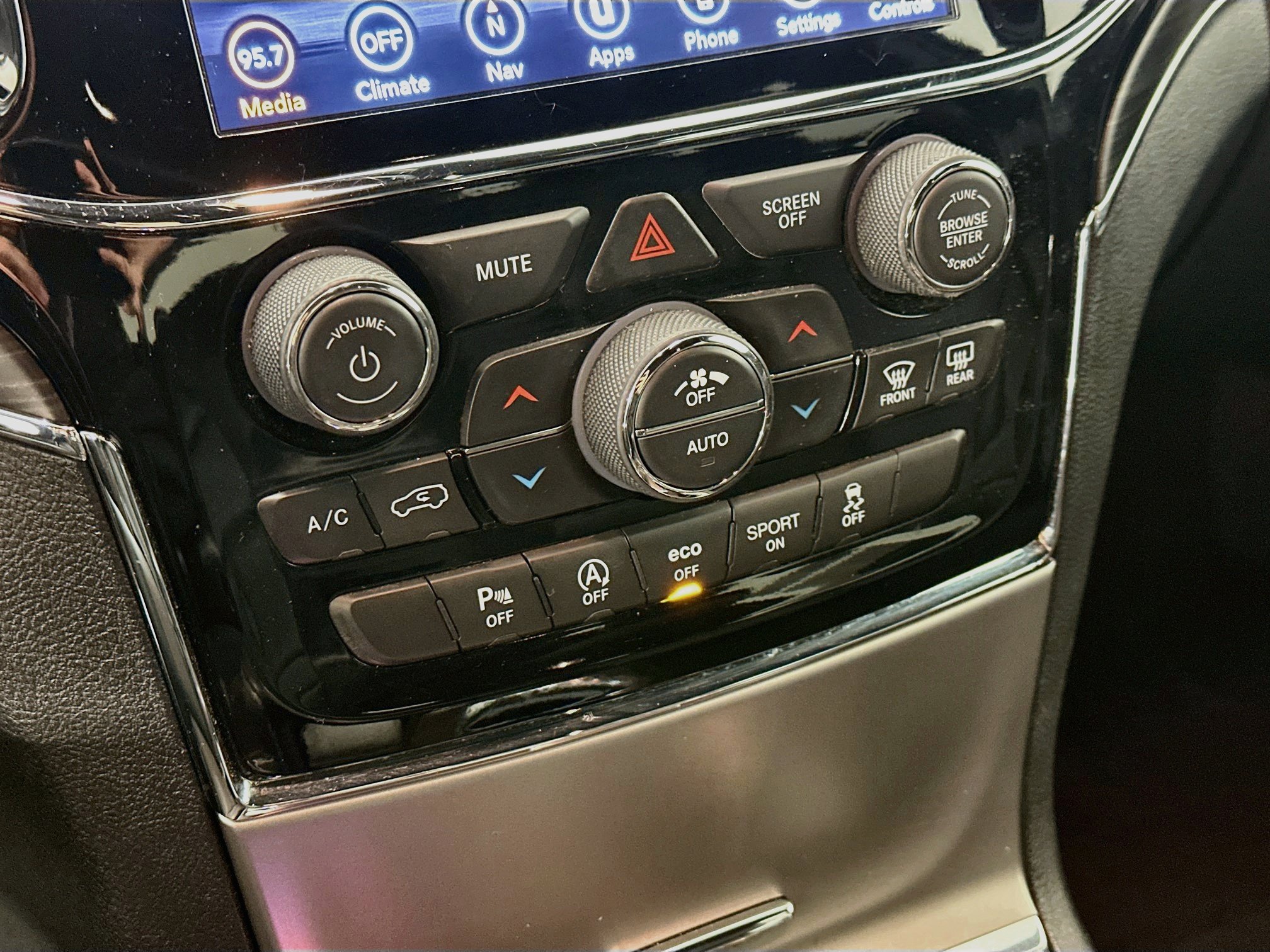 Used 2019 Jeep Grand Cherokee Limited AWD/4WD image 24
