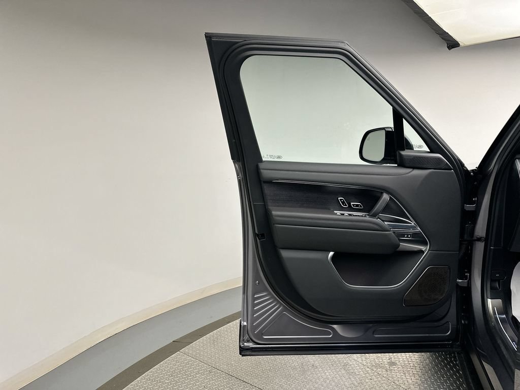 Certified 2025 Land Rover Range Rover Autobiography AWD/4WD image 14
