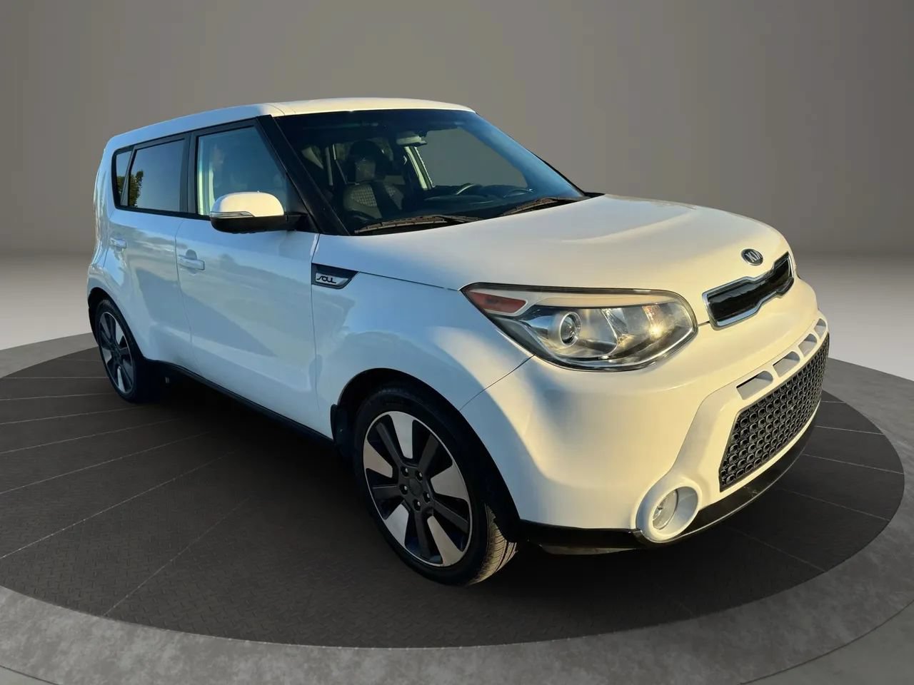 Used 2014 Kia Soul ! FWD image 2