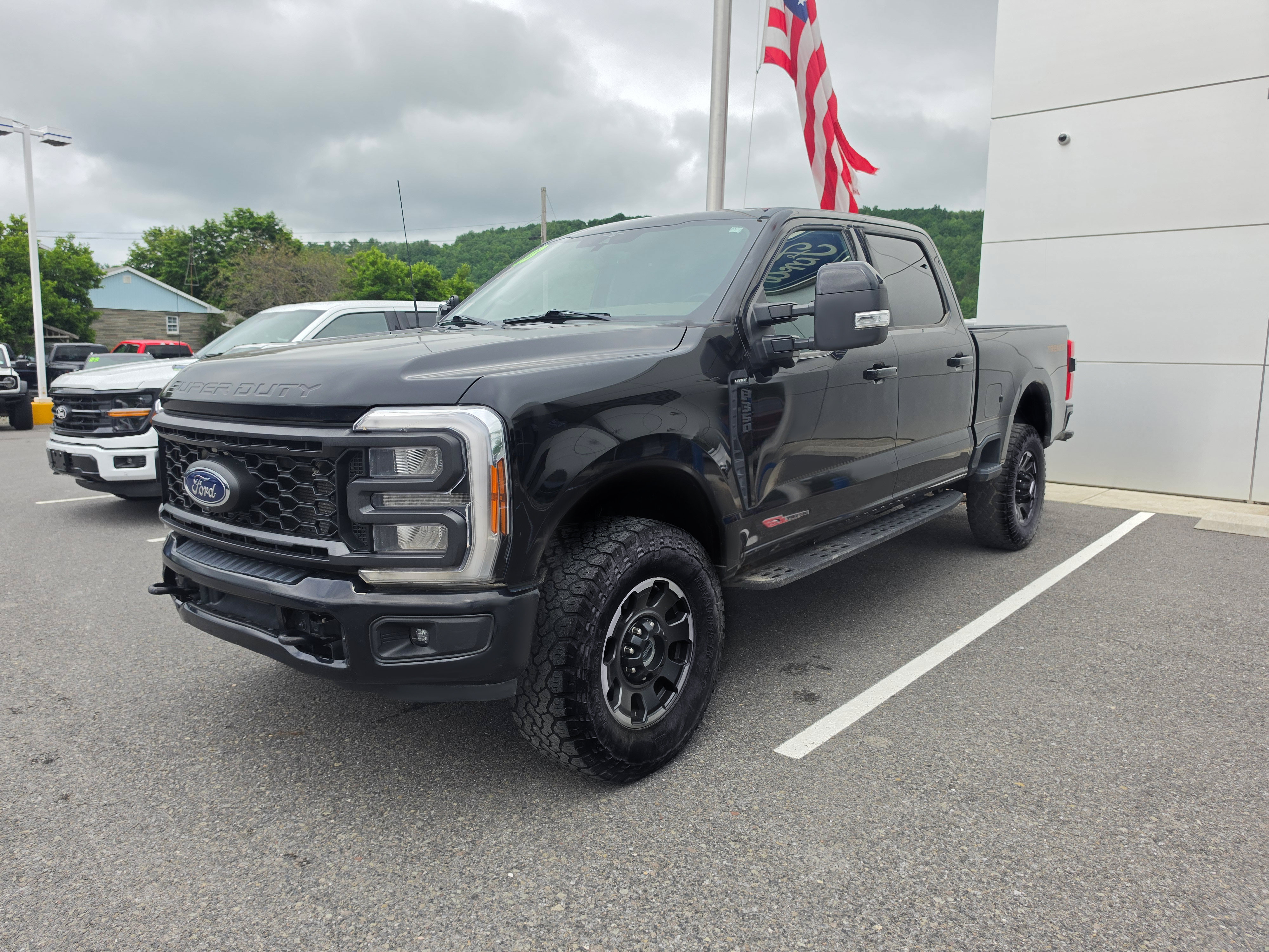 Used 2023 Ford F350 Lariat w/ Tremor Off-Road Package AWD/4WD image 7