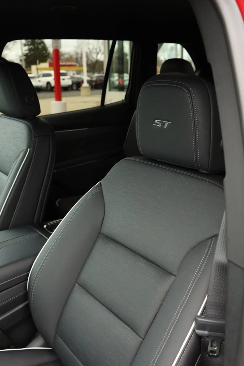 Used 2025 Buick Enclave Sport Touring w/ Super Cruise Package AWD/4WD image 18