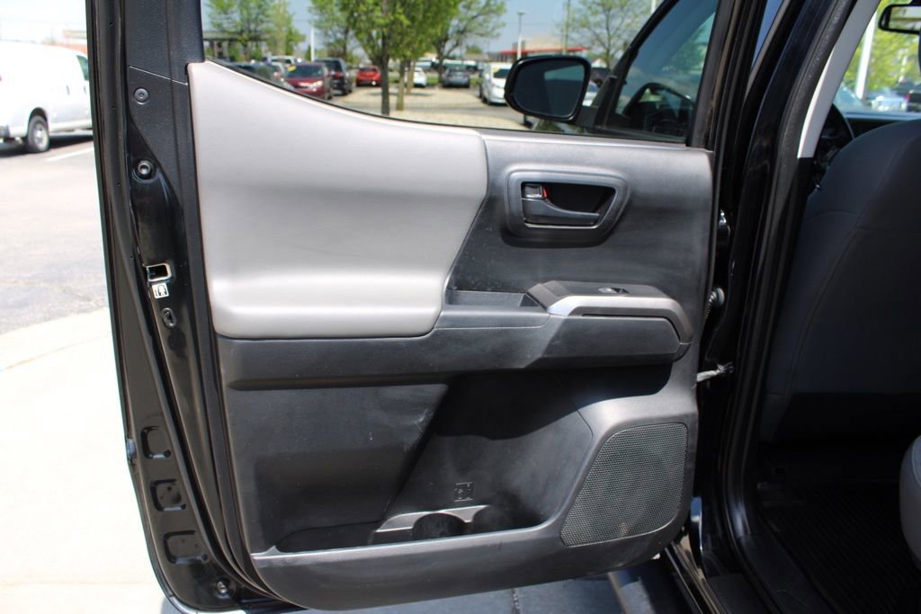 Used 2019 Toyota Tacoma SR5 AWD/4WD image 25