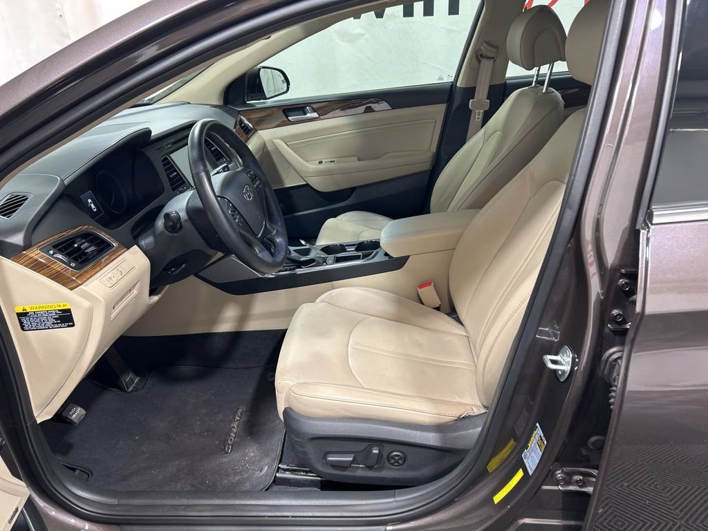 Used 2016 Hyundai Sonata Limited w/ Option Group 04 image 23