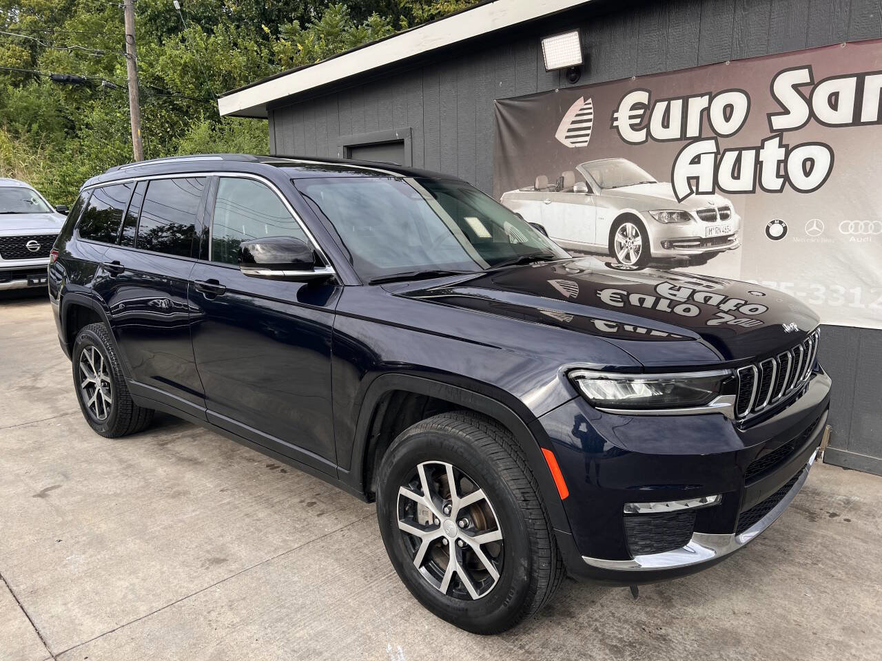 Used 2024 Jeep Grand Cherokee L Limited image 11