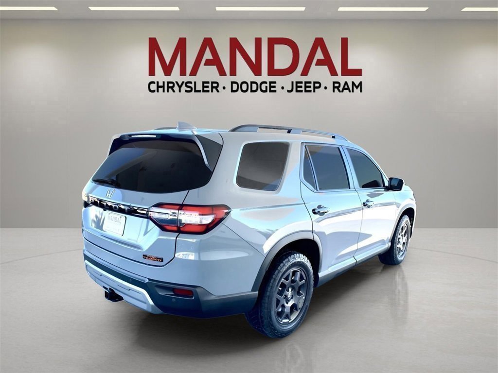 Used 2025 Honda Pilot TrailSport image 6