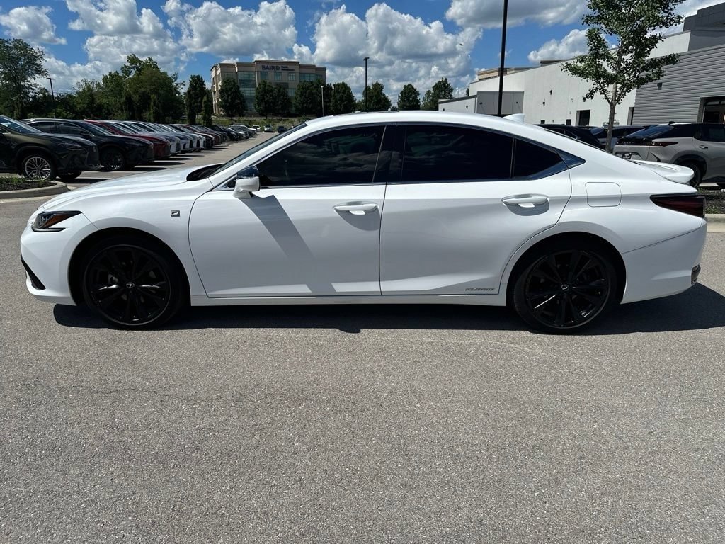 Used 2022 Lexus ES 300h F Sport w/ Accessory Package FWD image 9