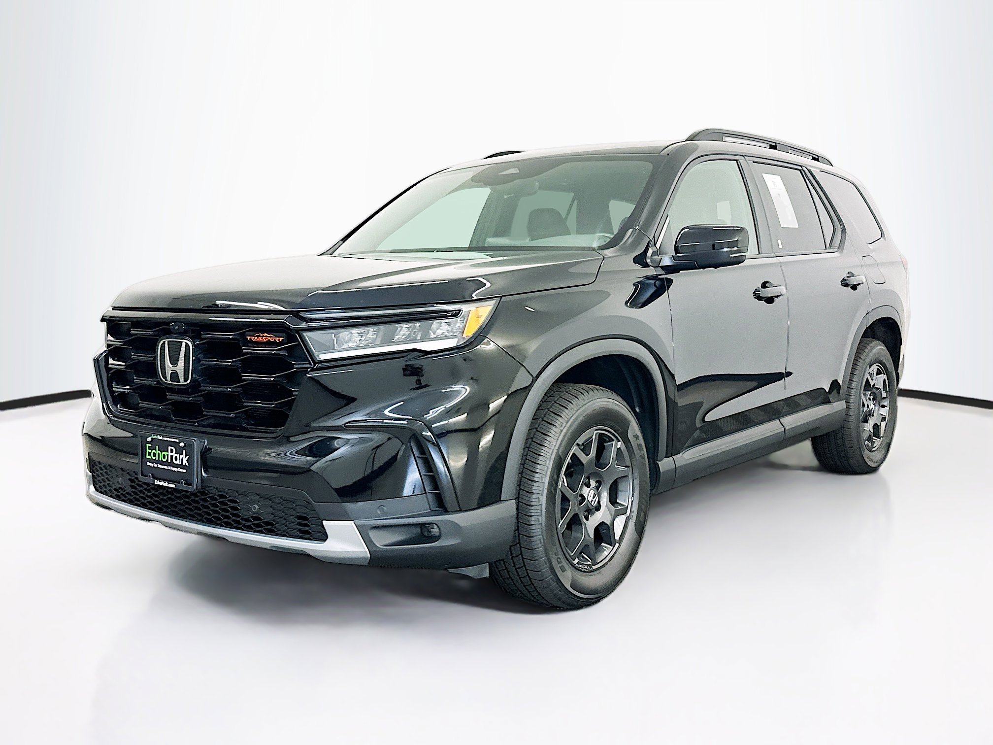 Used 2025 Honda Pilot TrailSport image 3