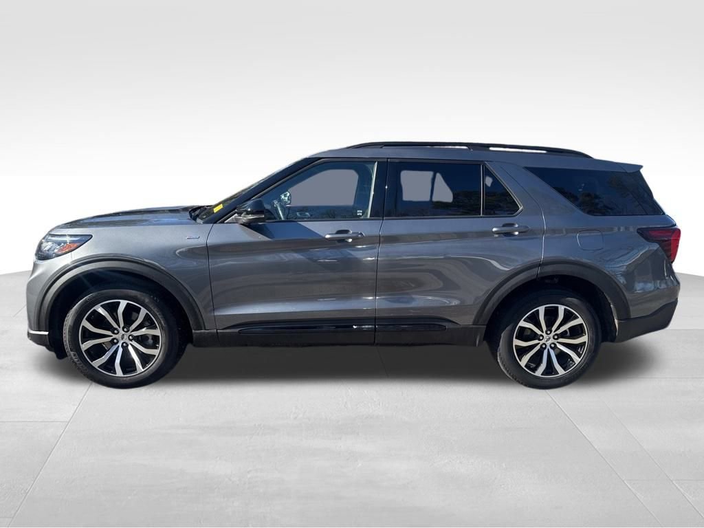 Certified 2025 Ford Explorer ST-Line image 3