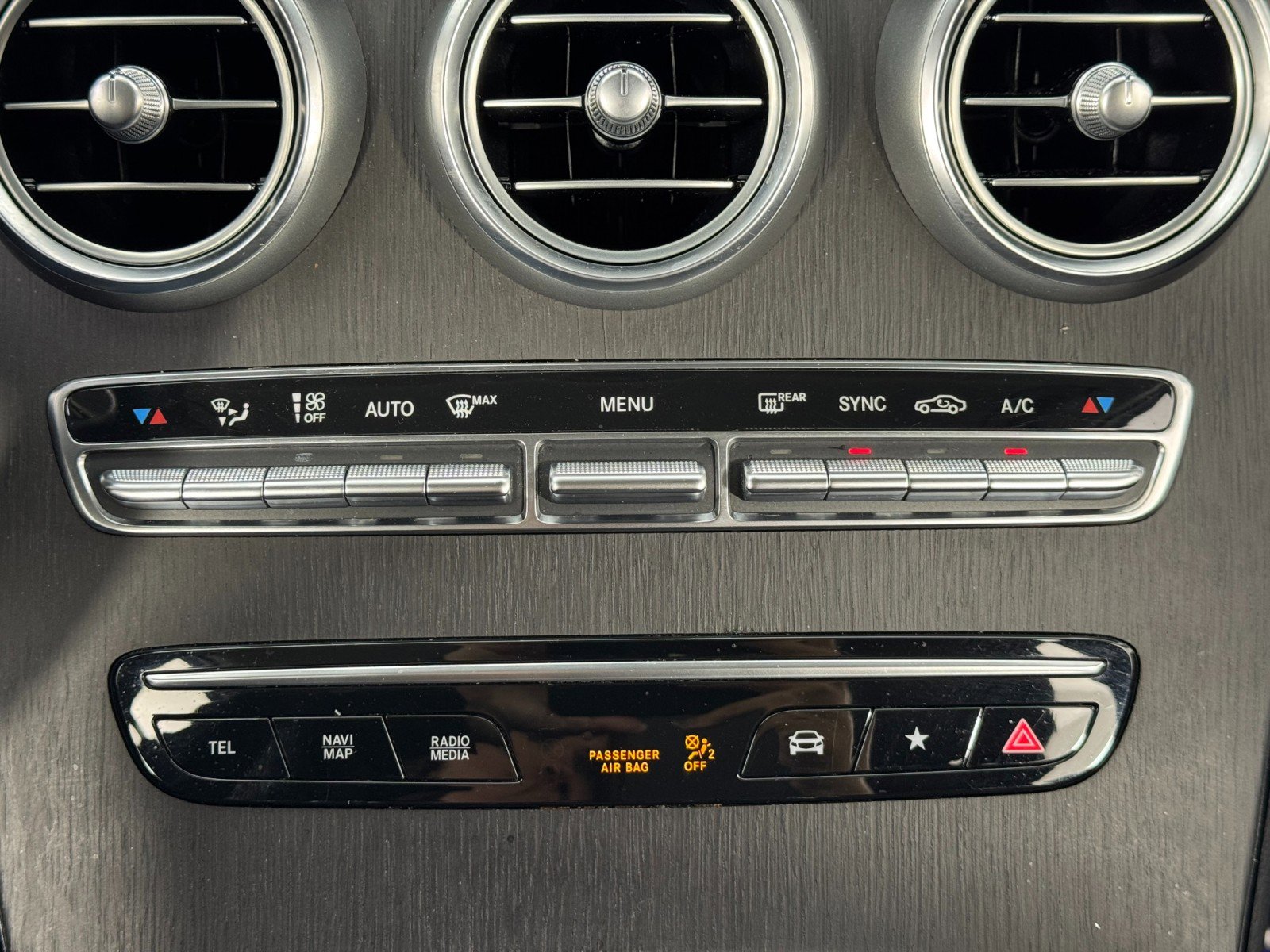 Used 2021 Mercedes-Benz GLC 300 w/ Premium Package image 30