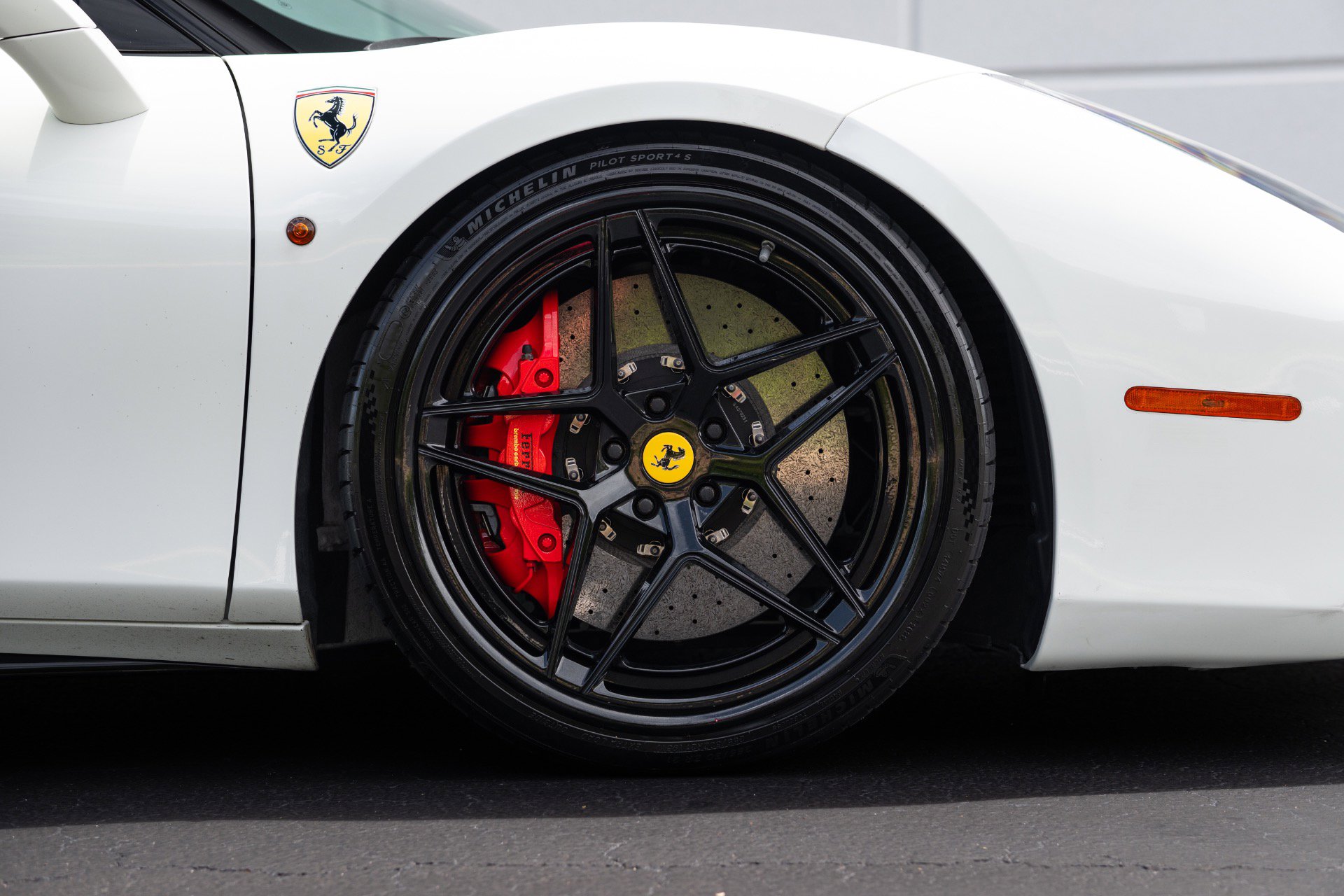 Used 2016 Ferrari 488 GTB RWD image 9
