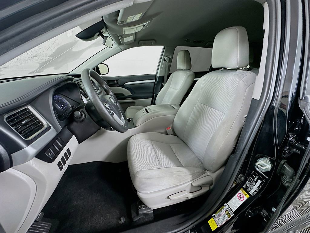 Used 2019 Toyota Highlander LE image 20