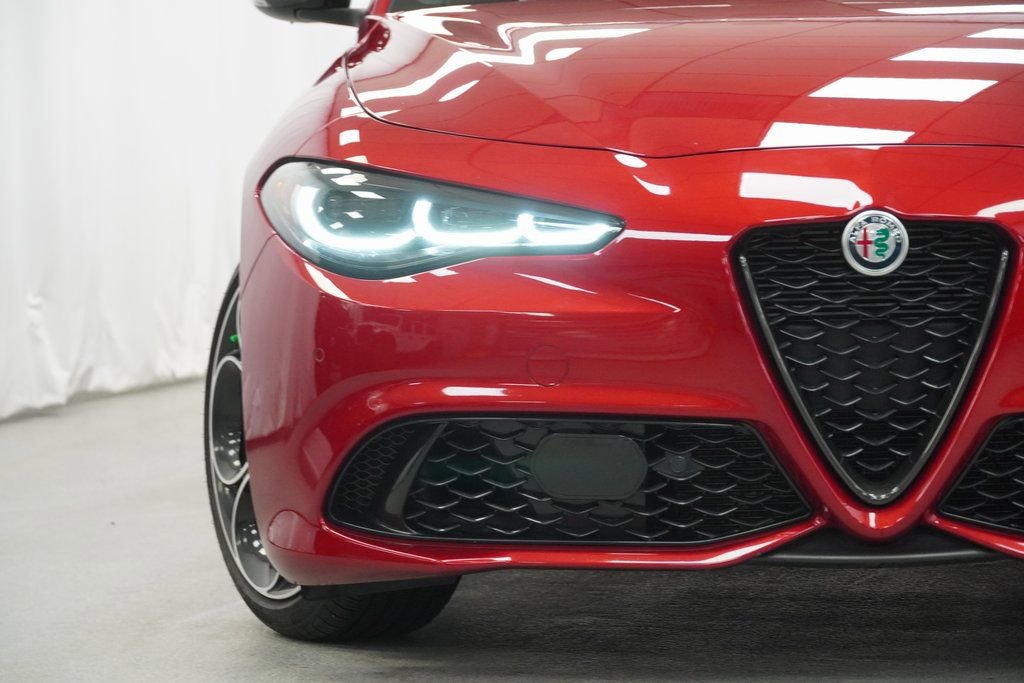 Used 2024 Alfa Romeo Giulia Veloce image 7