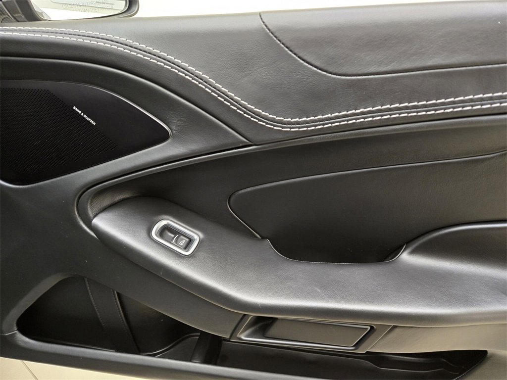 Used 2015 Aston Martin Vanquish Volante image 24