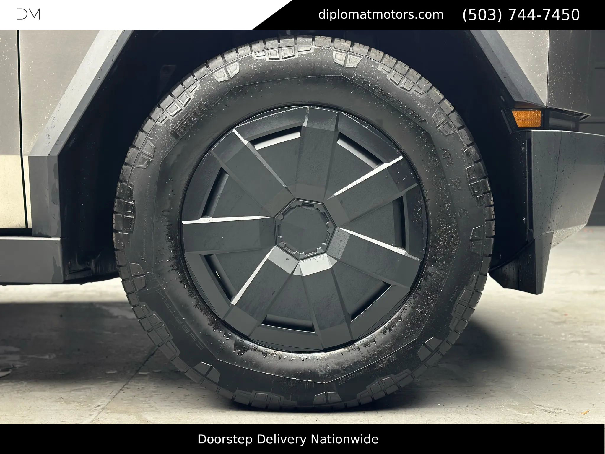 Used 2025 Tesla Cybertruck AWD Crew Cab image 36