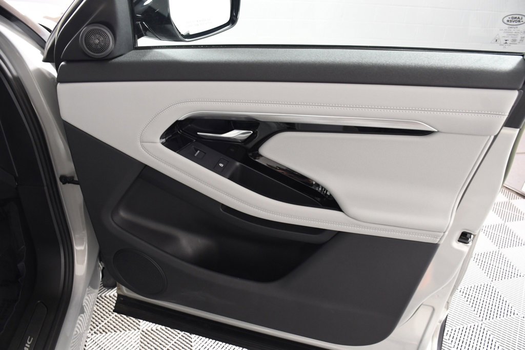 Used 2023 Land Rover Range Rover Evoque R-Dynamic SE image 18