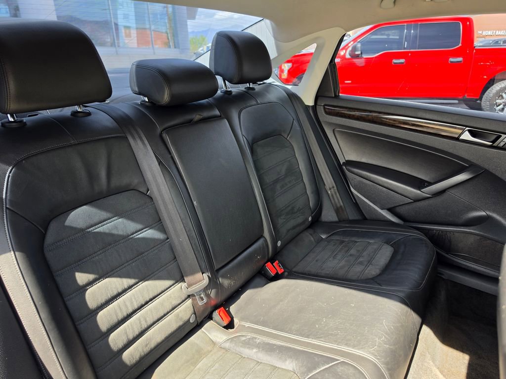 Used 2015 Volkswagen Passat TDI SEL Premium image 13
