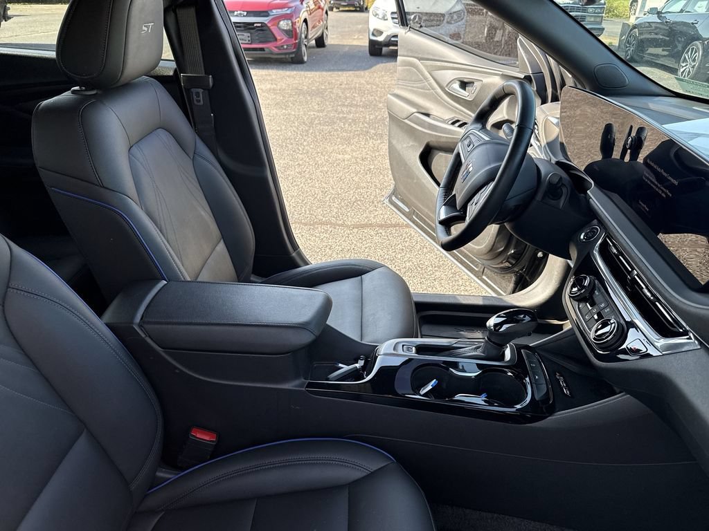 Certified 2024 Buick Envista Sport Touring w/ Convenience I Package FWD image 13