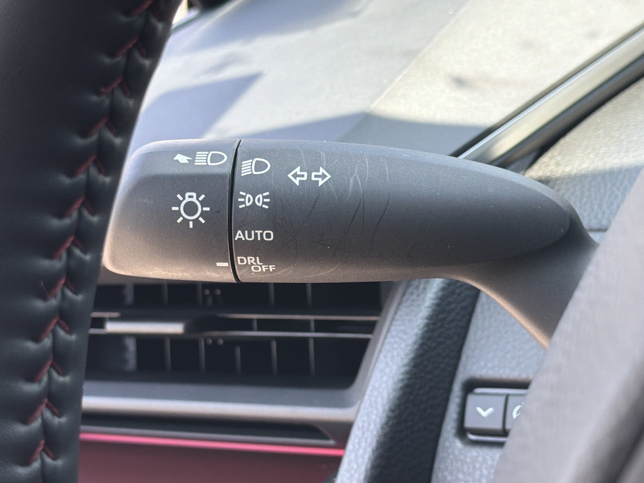 Used 2024 Toyota Prius Prime Premium w/ Advanced Technology Package FWD image 15