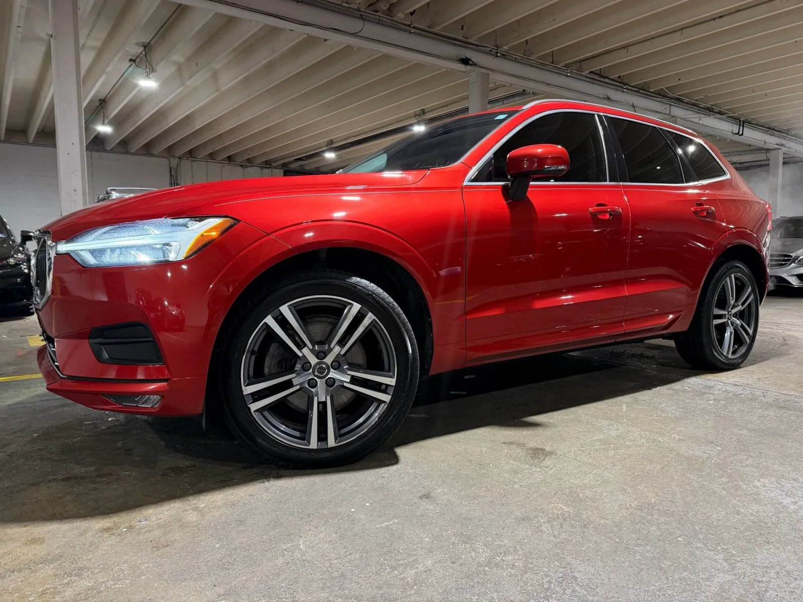 Used 2021 Volvo XC60 T6 Momentum w/ Climate Package AWD/4WD image 2
