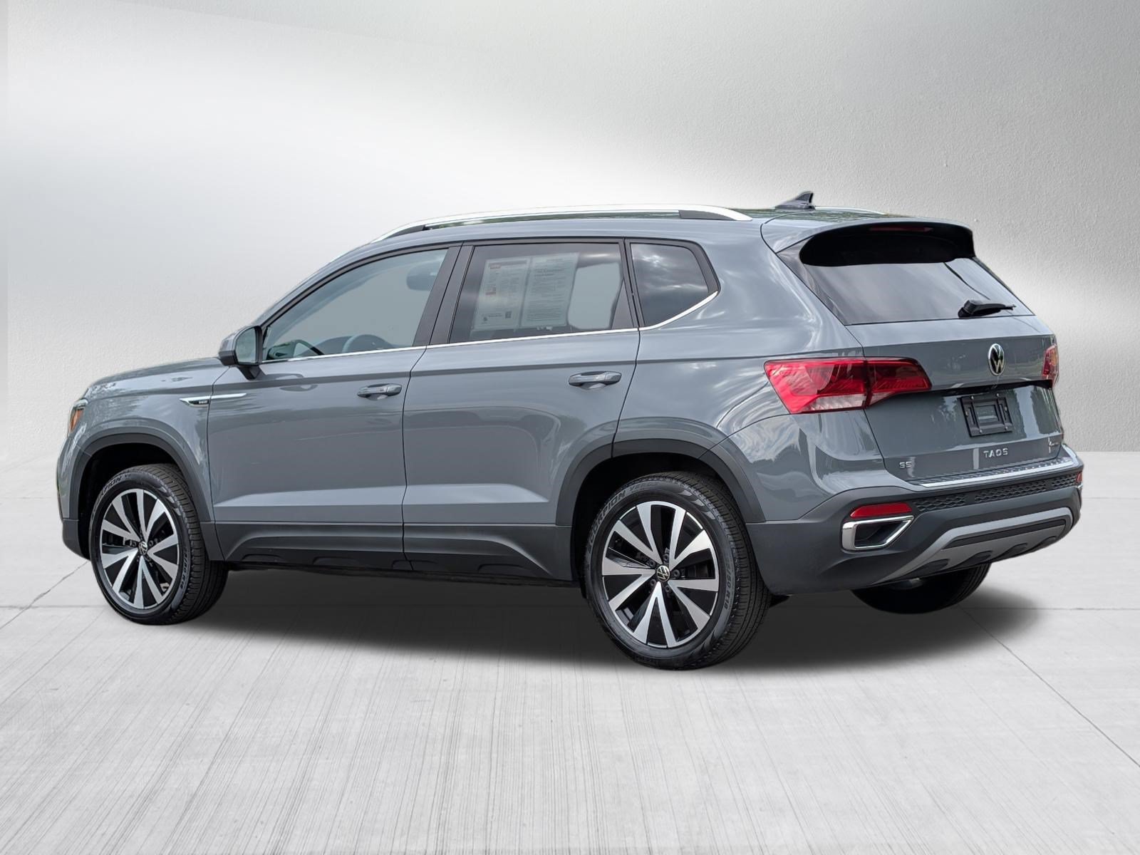 Used 2022 Volkswagen Taos SE w/ Driver Assistance Package AWD/4WD image 5