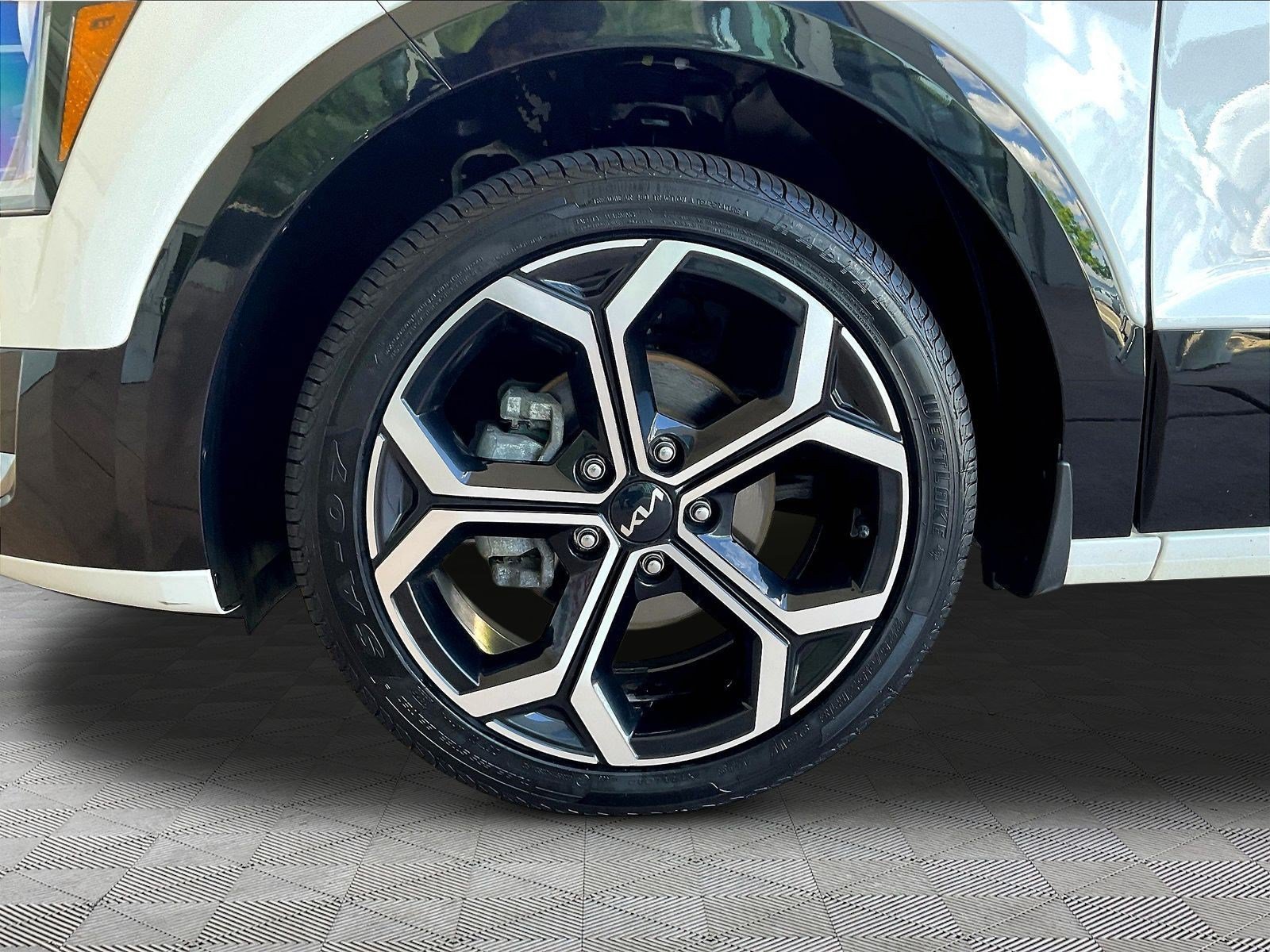 Used 2023 Kia Niro EX Touring FWD image 31