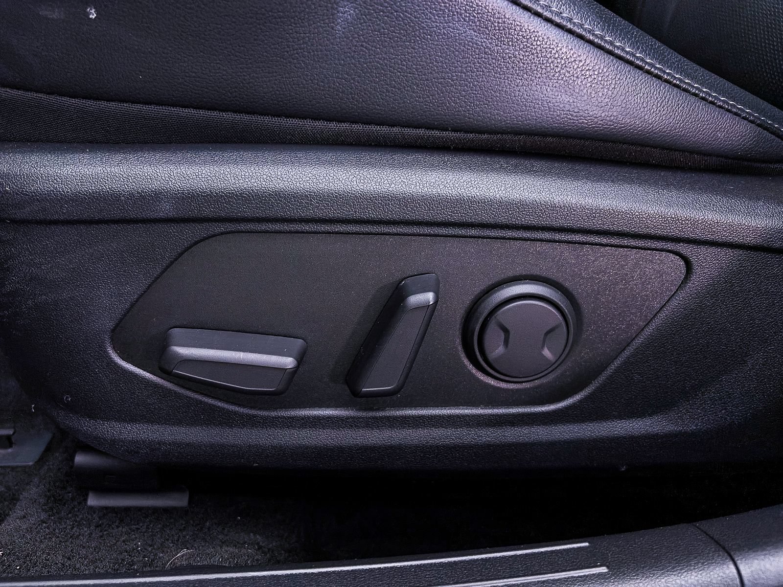Used 2023 Hyundai Elantra Limited FWD image 20