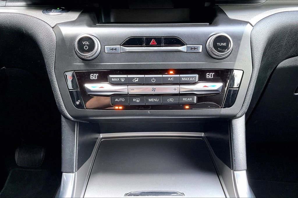 Used 2020 Ford Explorer XLT w/ Equipment Group 202A AWD/4WD image 33