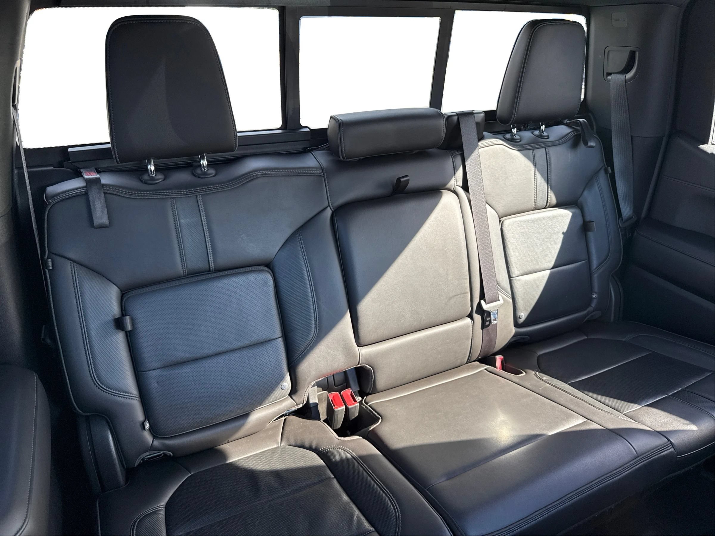 Used 2019 Chevrolet Silverado 1500 High Country w/ Technology Package AWD/4WD image 5