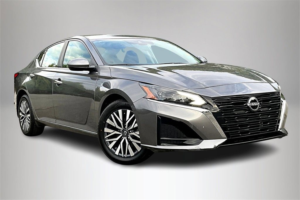 Used 2023 Nissan Altima 2.5 SV
