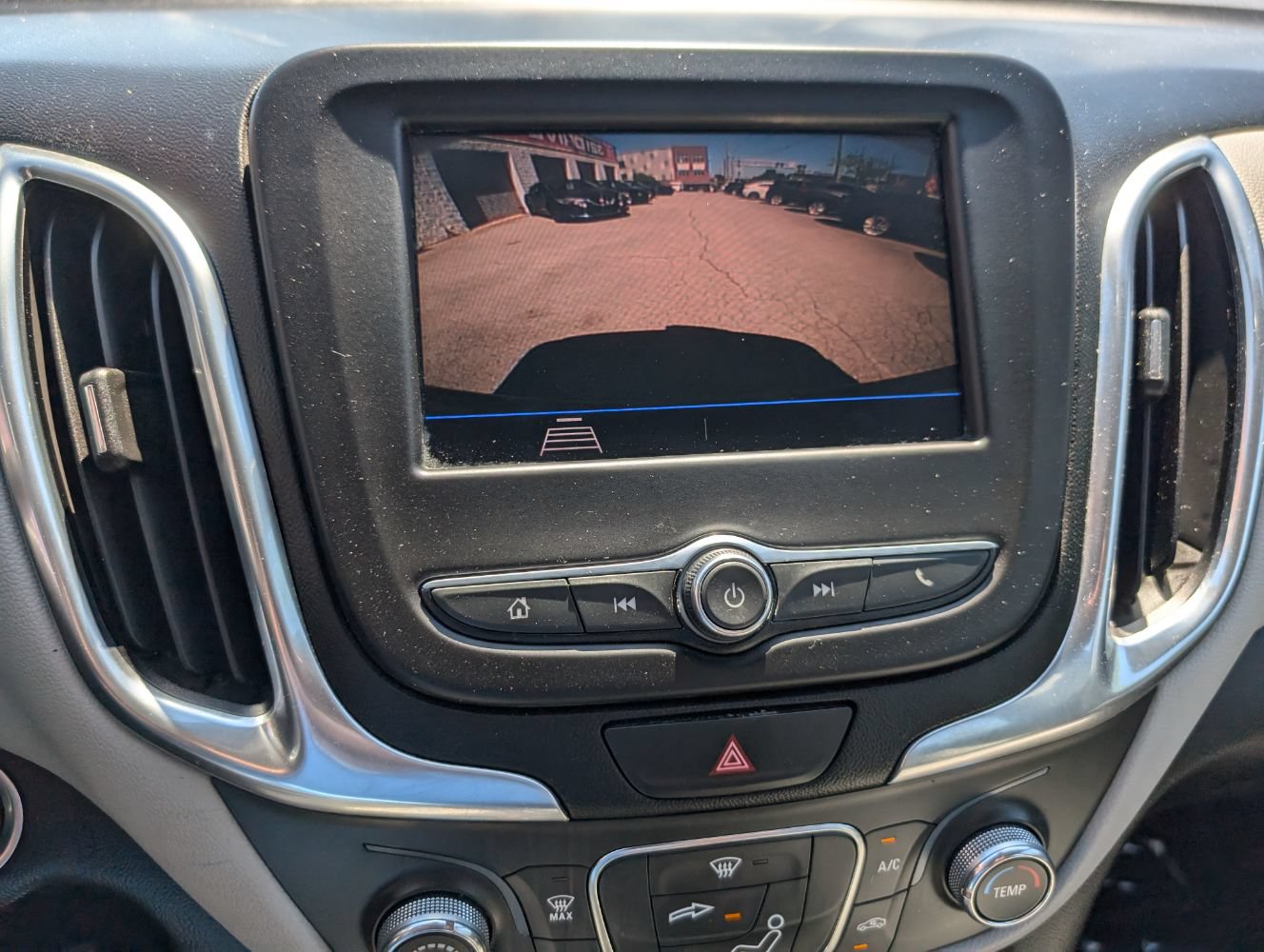 Used 2021 Chevrolet Equinox LS FWD image 23