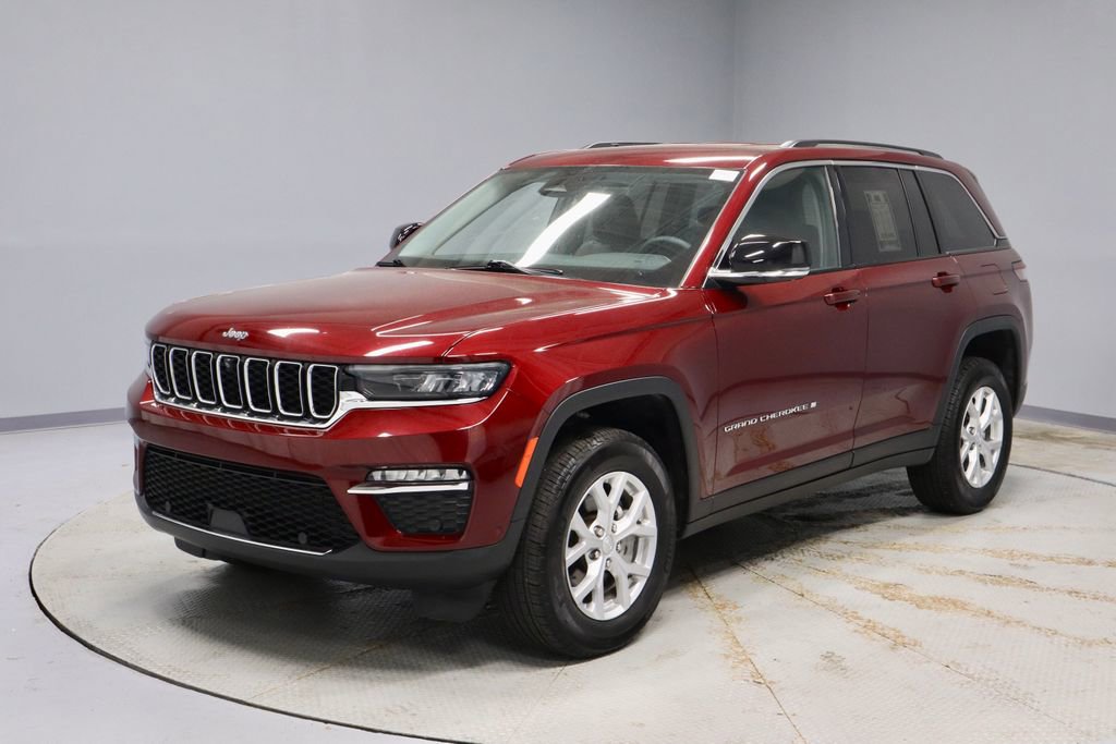 Used 2024 Jeep Grand Cherokee Limited w/ Luxury Tech Group II image 8