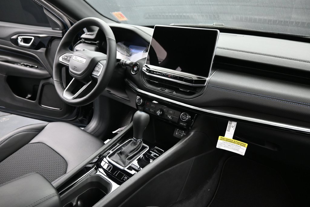 New 2026 Jeep Compass Latitude AWD/4WD image 25