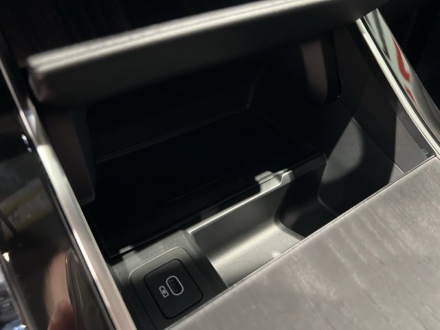 Used 2025 Land Rover Range Rover Evoque S image 23